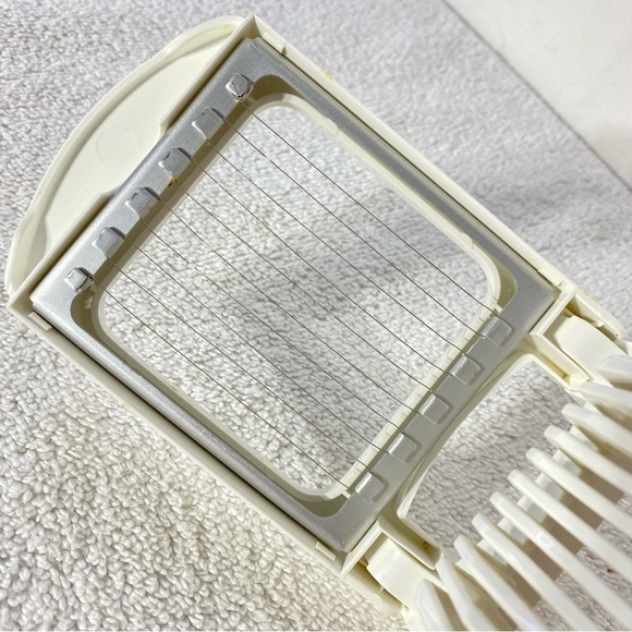 5/$35 Vintage The Pampered Chef White Egg Slicer Plus - Picture 10 of 16